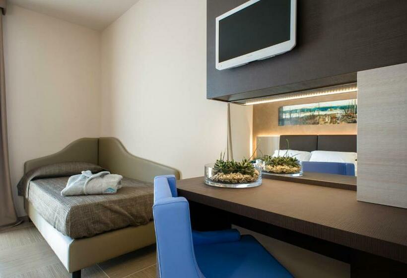 اتاق استاندارد سه تخته با بالکن, Le Dune Suite