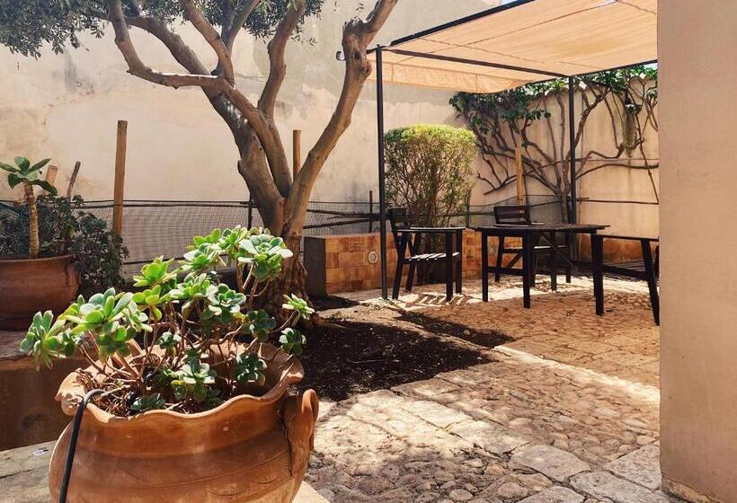 آپارتمان 1 خوابه با چشم‌انداز باغ, Palazzo Gambuzza