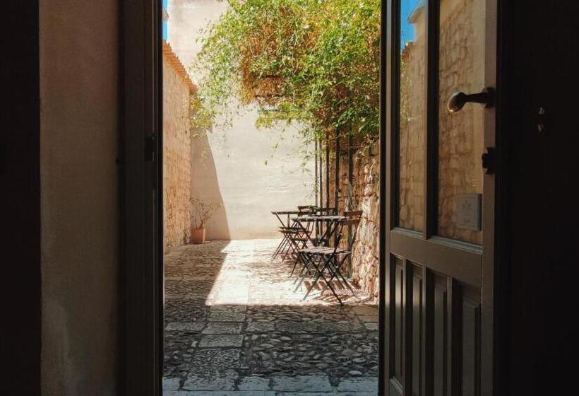 آپارتمان دوبلکس 1 خوابه, Palazzo Gambuzza