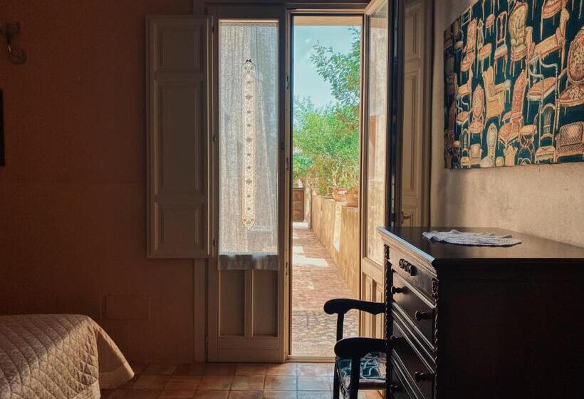 آپارتمان 1 خوابه با چشم‌انداز باغ, Palazzo Gambuzza
