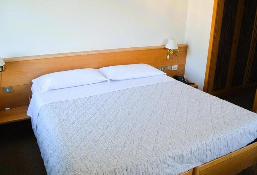 Quarto Triplo Comfort, Villa Regina