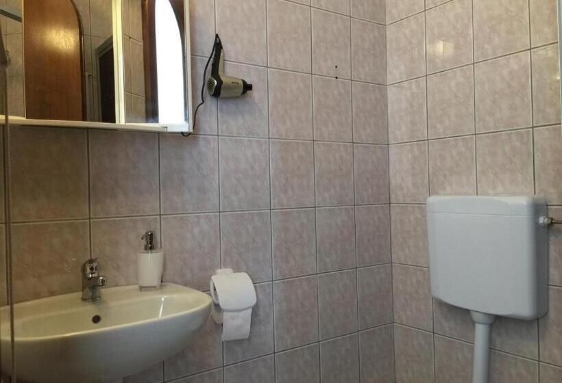 اتاق استاندارد چهار تخته, Ruža