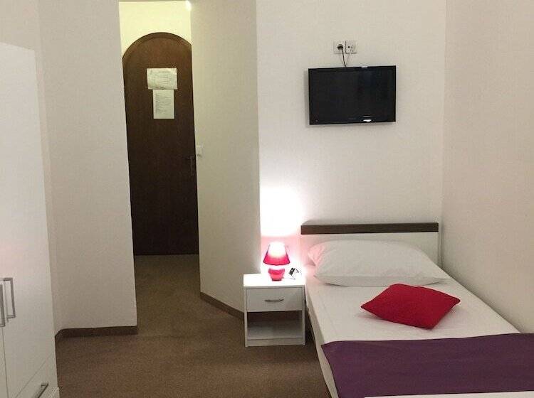 エコノミールーム, Ruža