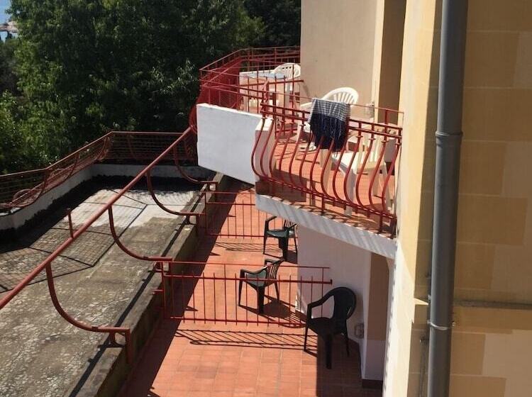 オーシャンビュースタンダードルームバルコニー付き, Ruža