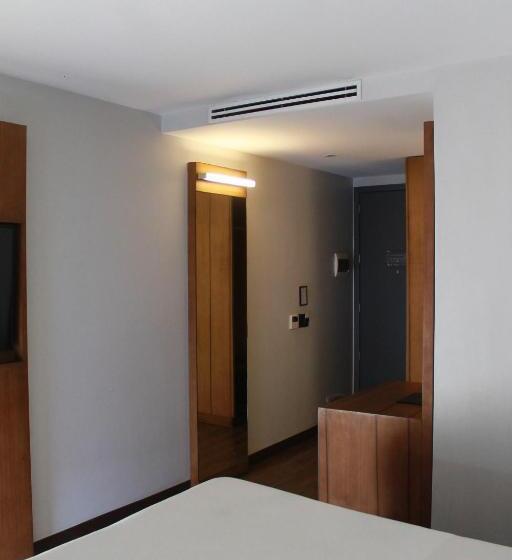 غرفة قياسية سرير كينج, Ikonik Hotel Puebla