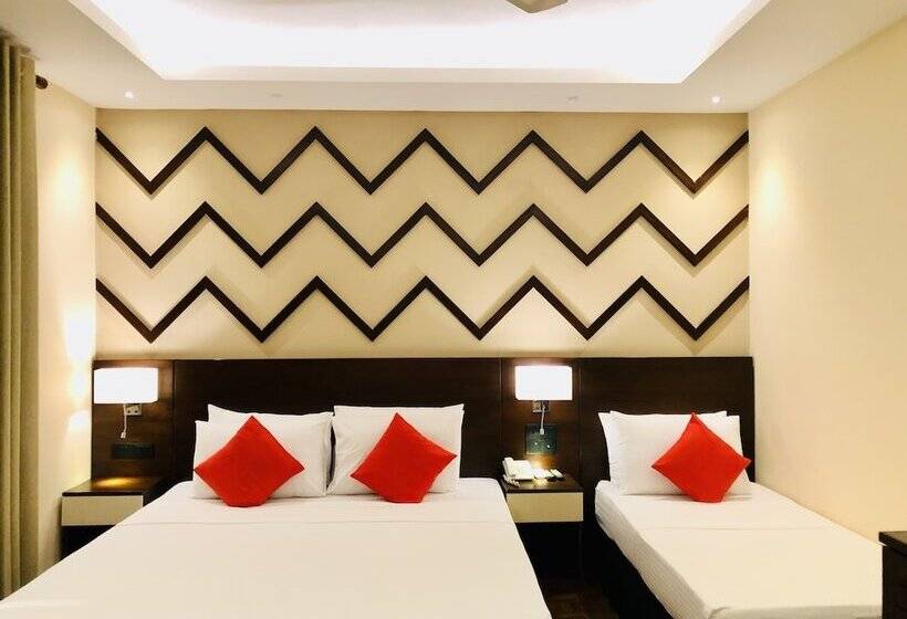 标准三人间, Tropic Inn