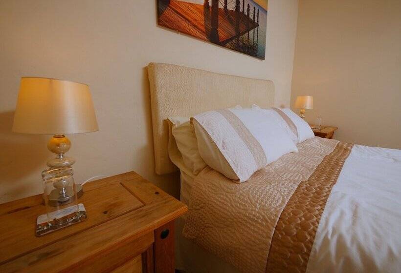Семейный Номер, The Five Bells, Eastry