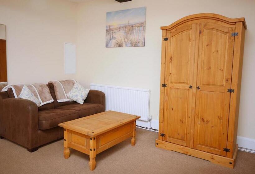 Семейный Номер, The Five Bells, Eastry