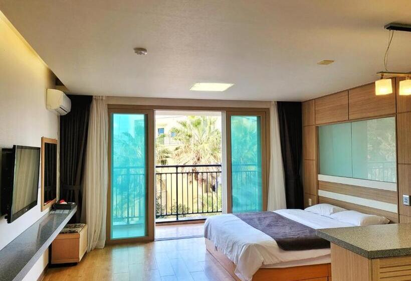 استودیوی استاندارد, Amoureux Resort