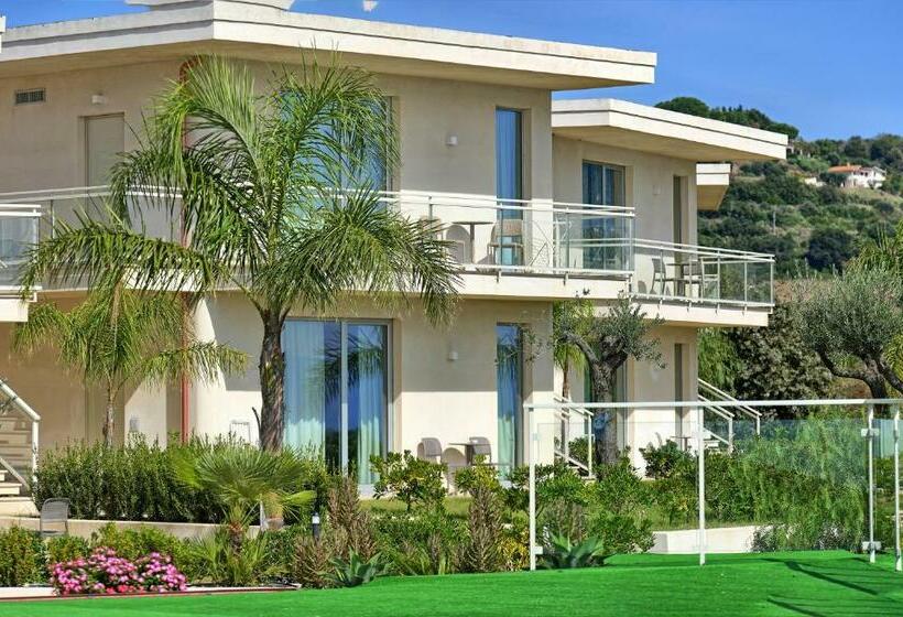 اتاق لوکس با چشم‌انداز دریا, Blue Bay Resort