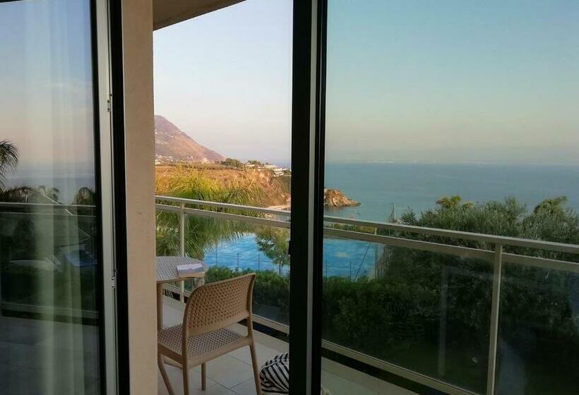 اتاق لوکس با چشم‌انداز دریا, Blue Bay Resort