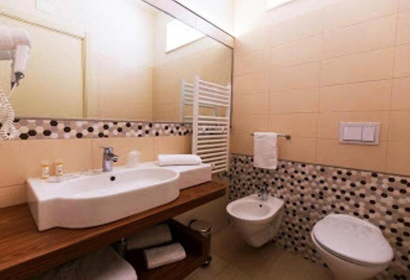 اتاق راحتی سه تخته, Blue Bay Resort