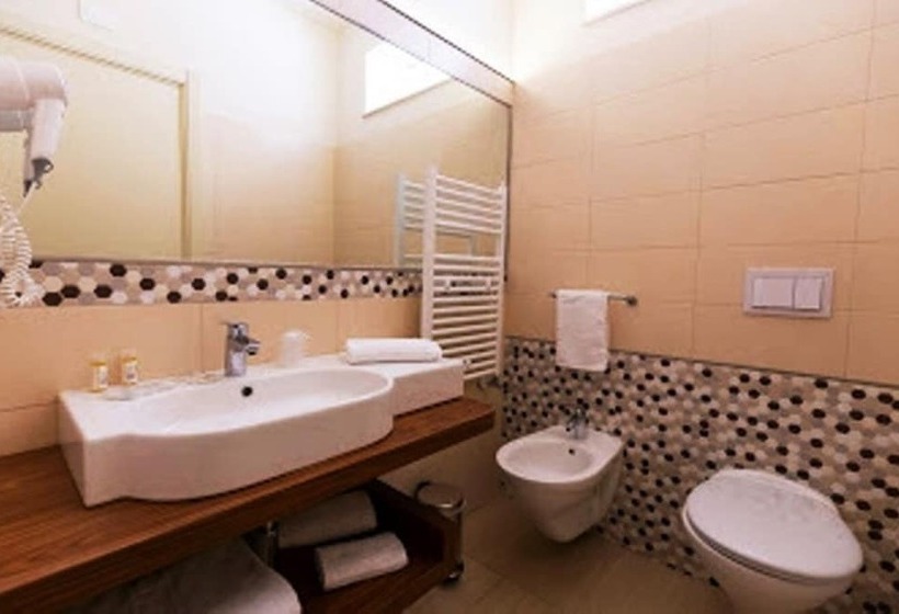 اتاق راحتی سه تخته, Blue Bay Resort