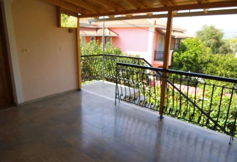 דירת 2 חדרי שינה עם נוף לגינה, Villa Xenos Studios & Apartments