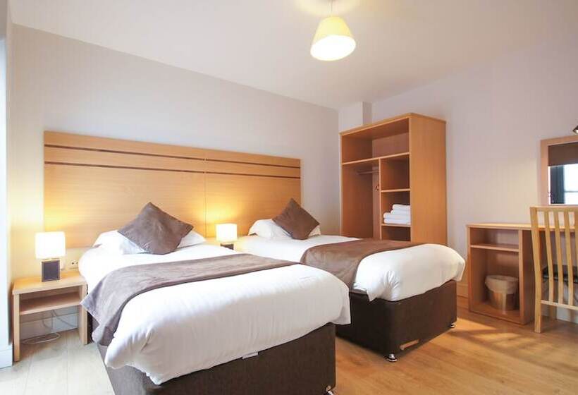 Апартаменты 3 Спальни, Crompton House Apartments