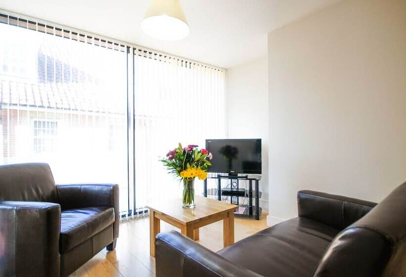 Апартаменты Superior 1 Спальня, Crompton House Apartments