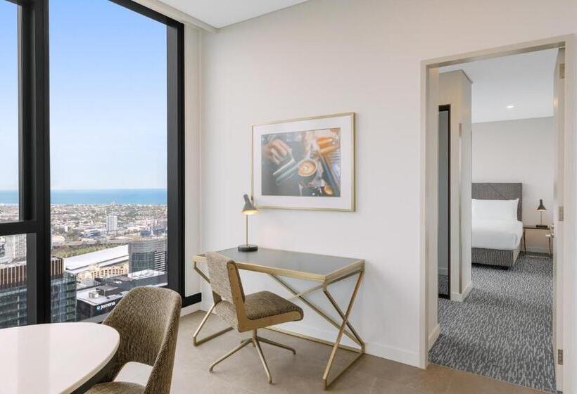 1 Bedroom Penthouse Apartment, Meriton Suites Melbourne