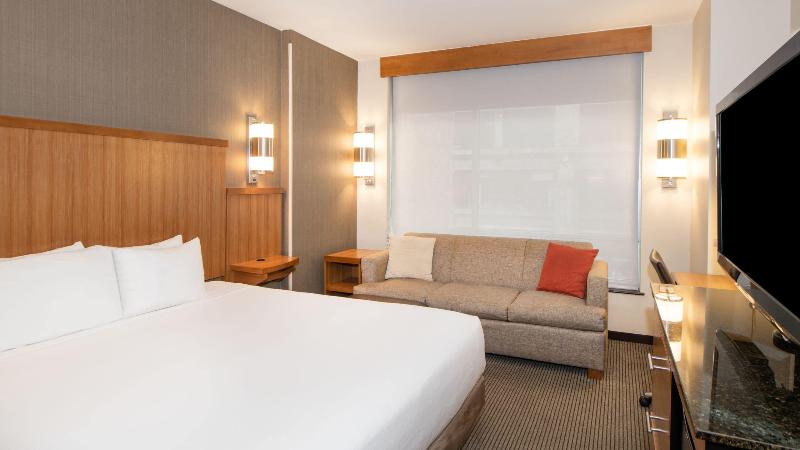 带大床的小型套房, Doubletree By Hilton Hotel Izmir Airport