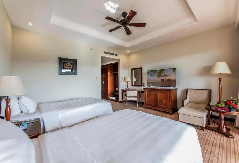 اتاق لوکس با چشم‌انداز باغ, Sheraton Phu Quoc Long Beach Resort
