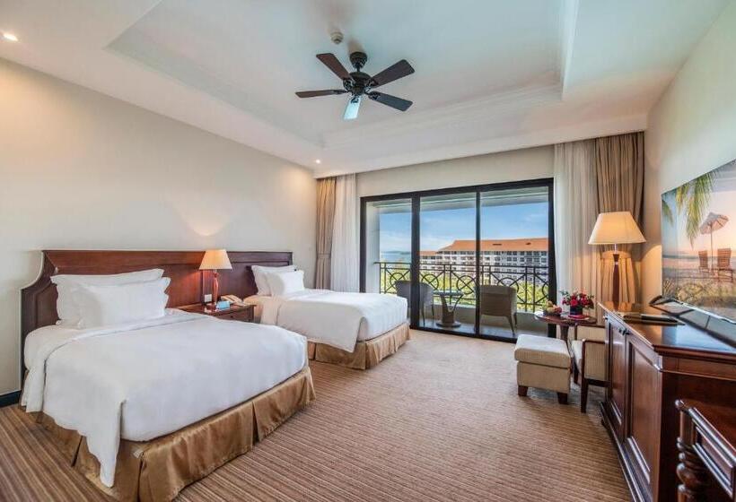 اتاق لوکس با چشم‌انداز دریا, Sheraton Phu Quoc Long Beach Resort