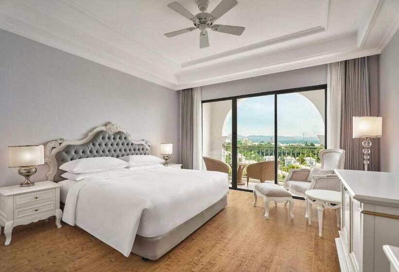 اتاق لوکس با تخت بزرگ, Sheraton Phu Quoc Long Beach Resort