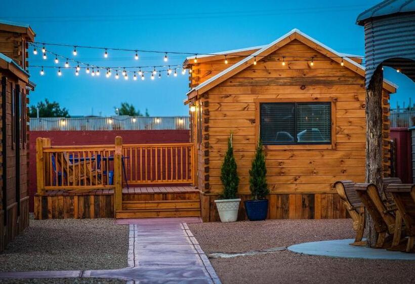 Sviitti 2 Makuuhuonetta, The Big Texan   Cabins And Wagons