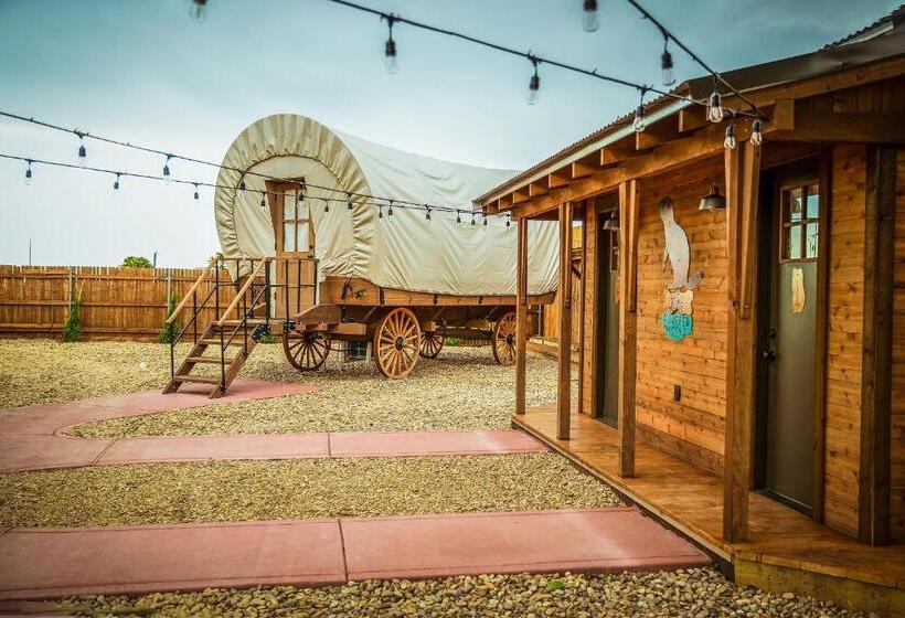 Sviitti 2 Makuuhuonetta, The Big Texan   Cabins And Wagons