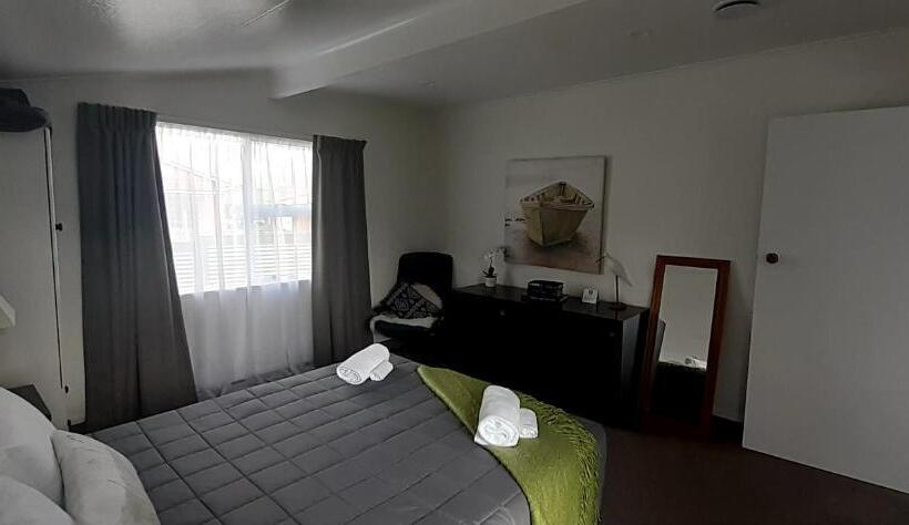 شقة 3 غرف, Golden Bay Motel