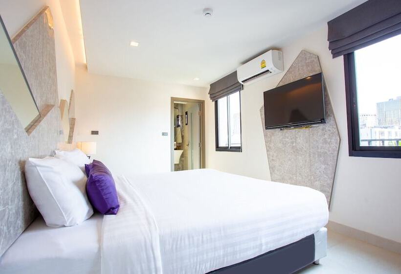 Quarto Familiar, Cubic Pratunam