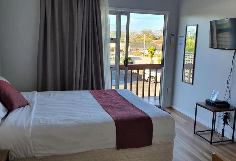 استودیوی استاندارد, Ocean Inn Motel
