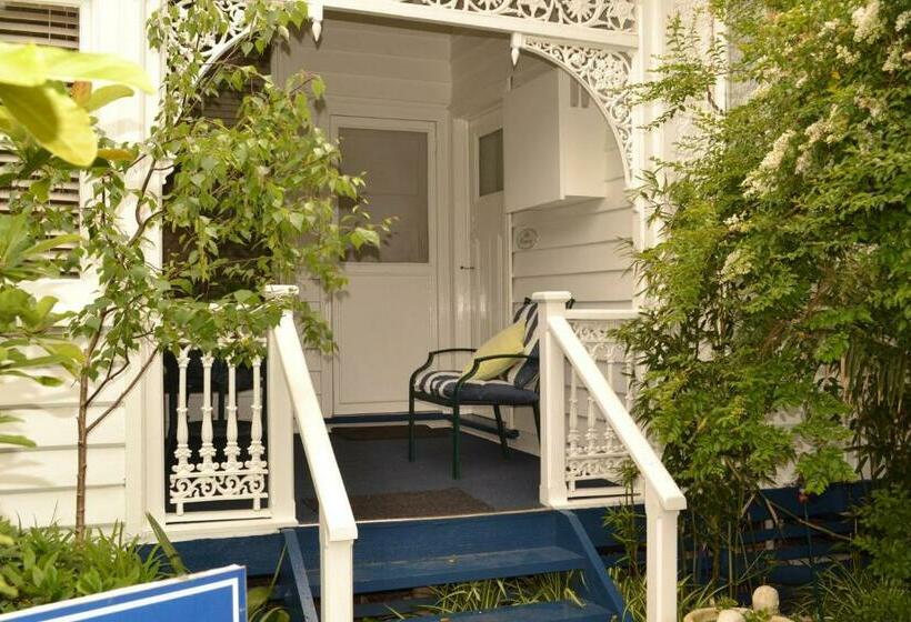 سوییت لوکس, Genesta House