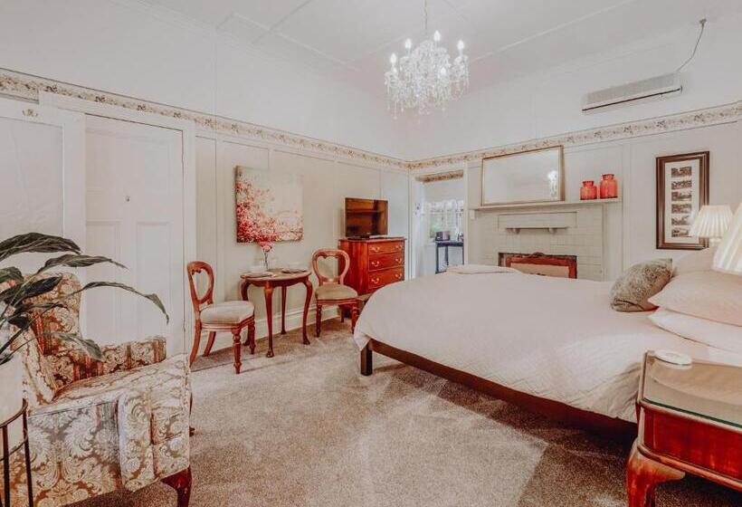 سوییت لوکس, Genesta House