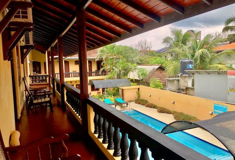 Номер Стандарт Вид на Бассейн, Drifters Hotel & Beach Restaurant