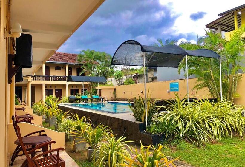 Номер Стандарт Вид на Бассейн, Drifters Hotel & Beach Restaurant