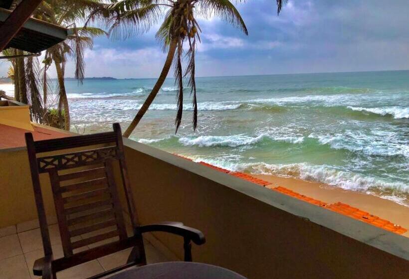 Трехместный Номер Deluxe Вид на Море, Drifters Hotel & Beach Restaurant