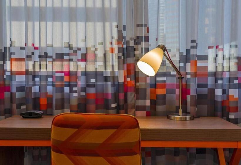 Номер Стандарт Кровать Кинг Адаптированный для Инвалидов, Aloft Houston Downtown