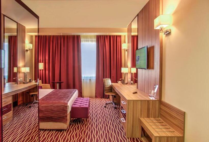 스탠다드 룸 킹사이즈 침대, Holiday Inn Plovdiv, An Ihg