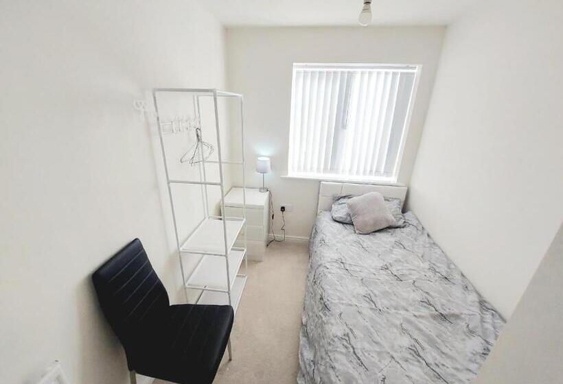 Номер Стандарт Индивидуальный, Room In Guest Room   Single Room In 3 Bed Home, Full Kitchen, Shared Bathroom