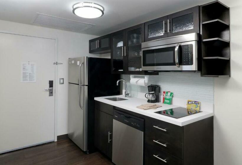 Люкс Кровать Кинг, Candlewood Suites   Queretaro Juriquilla, An Ihg