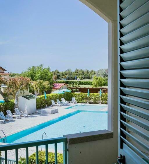 带1个卧室的公寓, Isa Residence With Swimming Pool At Only 450 Meters From The Beach