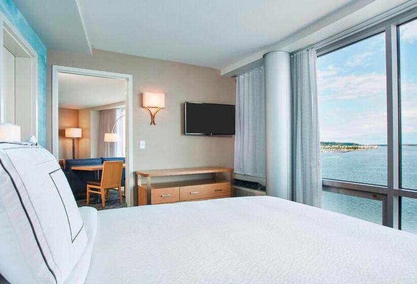 Люкс Кровать Кинг, Courtyard By Marriott Erie Bayfront