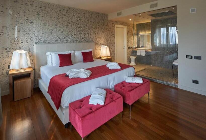 سوییت جونیور با بالکن, Relais Santo Stefano