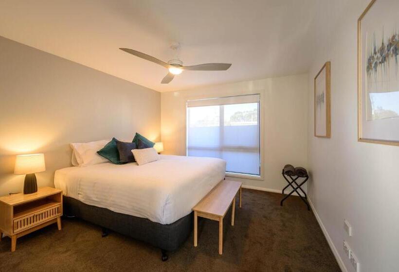 Casa 4 Quartos, Georges Bay Apartments