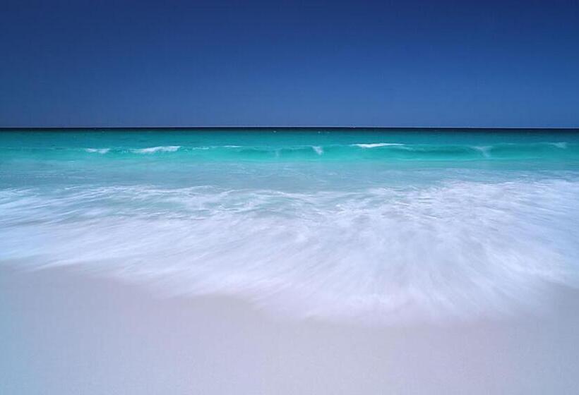 Quarto Estandar Cama King, Georges Bay Apartments