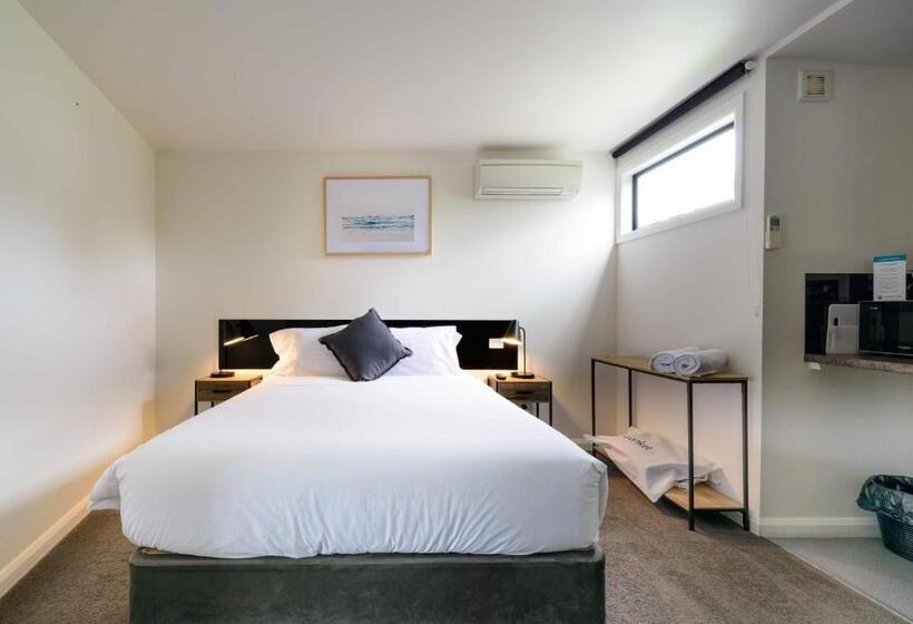 스탠다드 스튜디오, Georges Bay Apartments