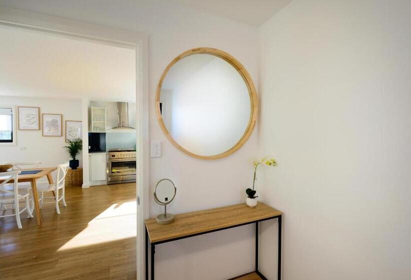 침실 4개 주택, Georges Bay Apartments