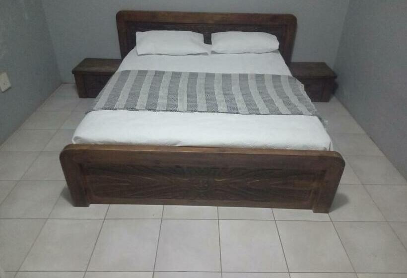 Quarto Estandar, Quintax Guest House