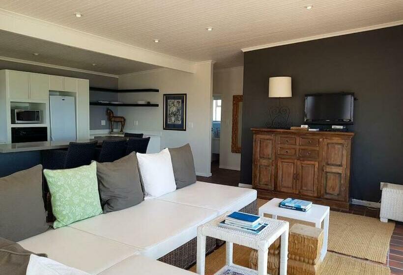 سوییت خانوادگی, Ana S Place Apartments