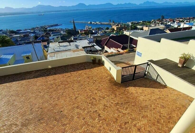 سوییت با چشم‌انداز دریا, Ana S Place Apartments