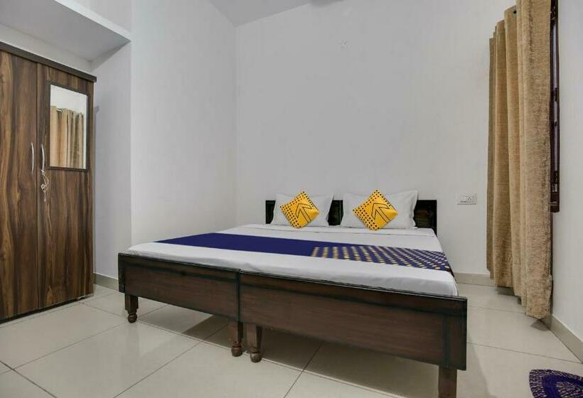 اتاق کلاسیک سه تخته, Spot On Ekam Guest House